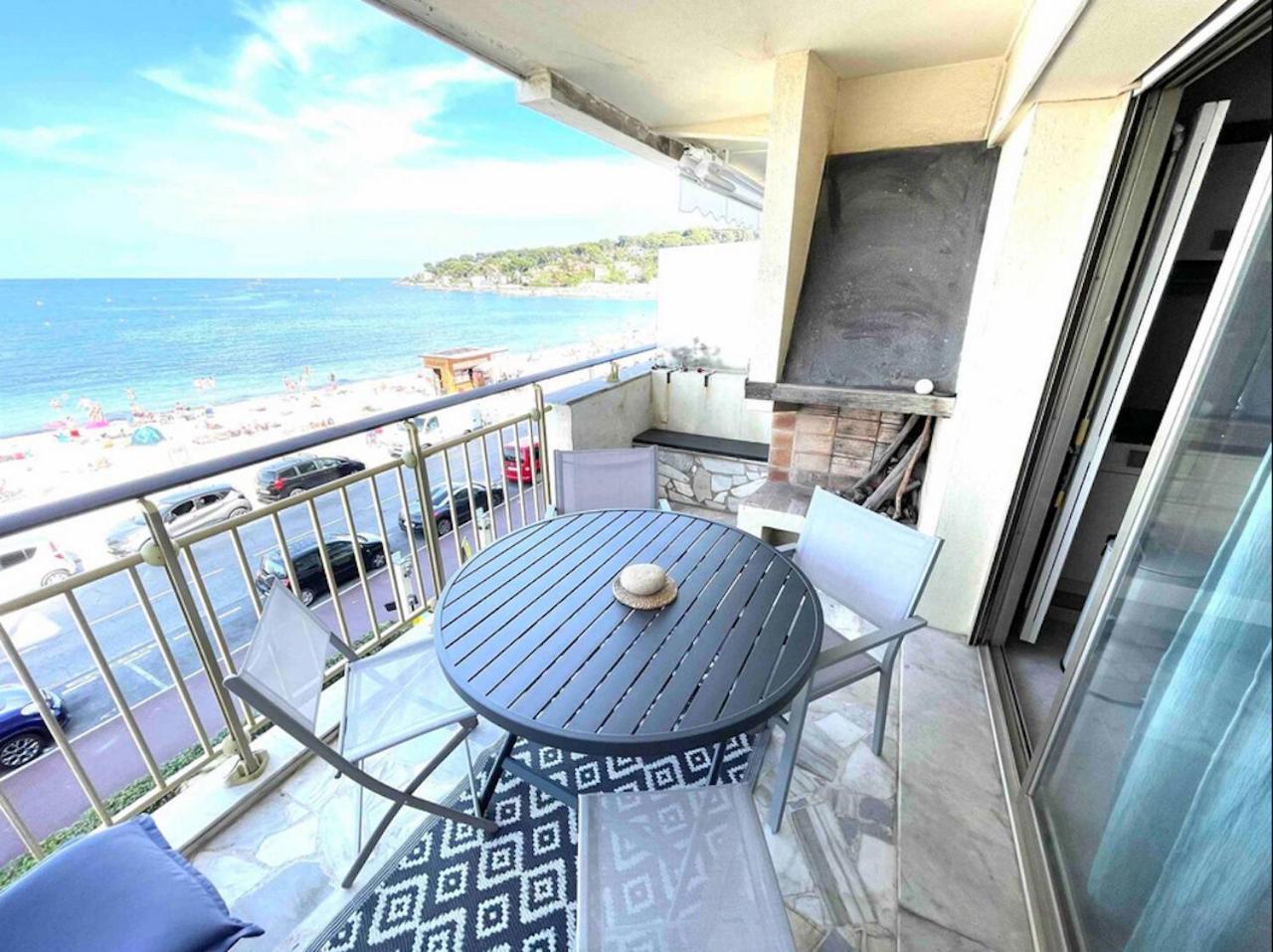 Cap D'antibes Et Terrasse Face A La